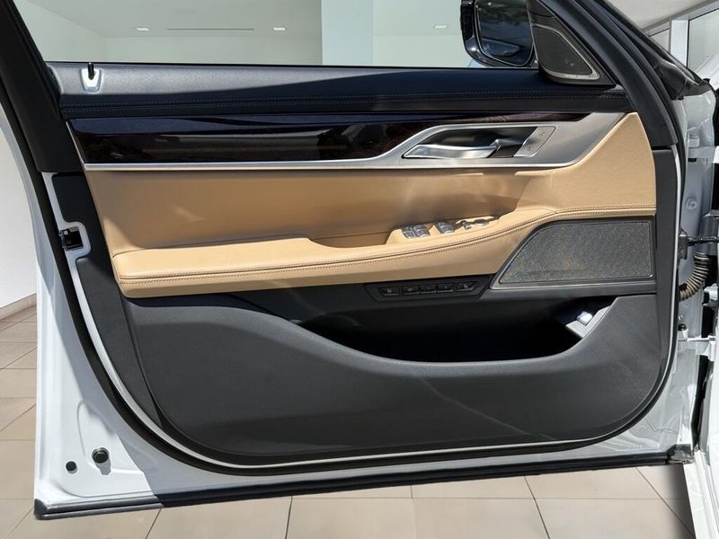 2022 BMW 7 Series 740iImage 16