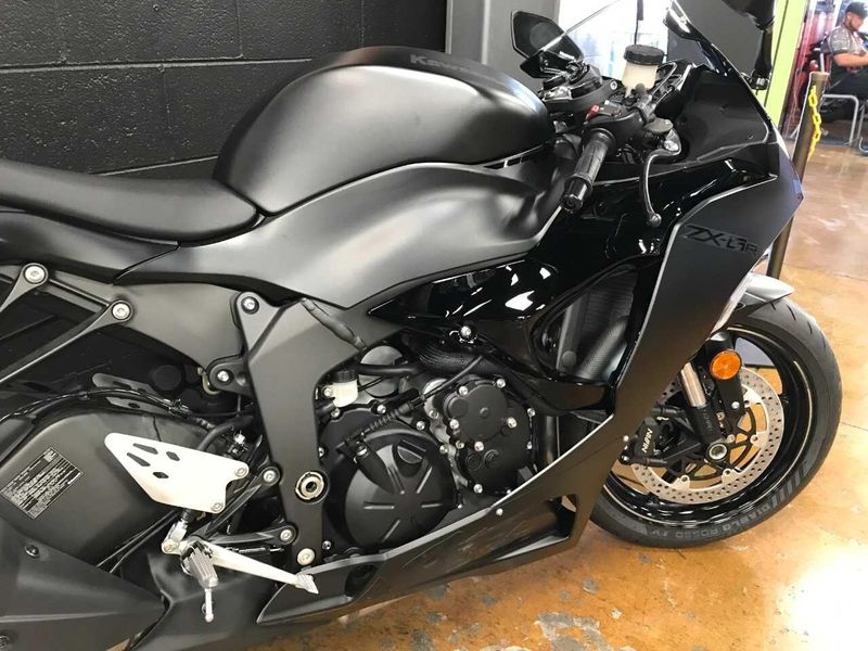 Used 2024 Kawasaki Ninja ZX-6R Base Image 12