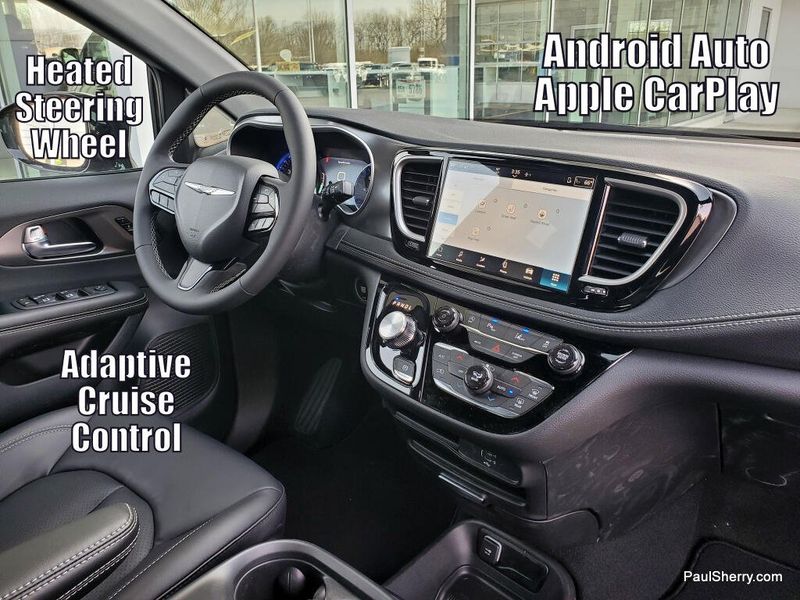 New 2026 Chrysler Pacifica Select