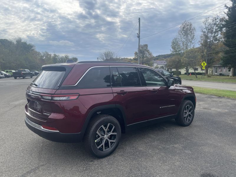 2025 Jeep Grand Cherokee Limited photo 4