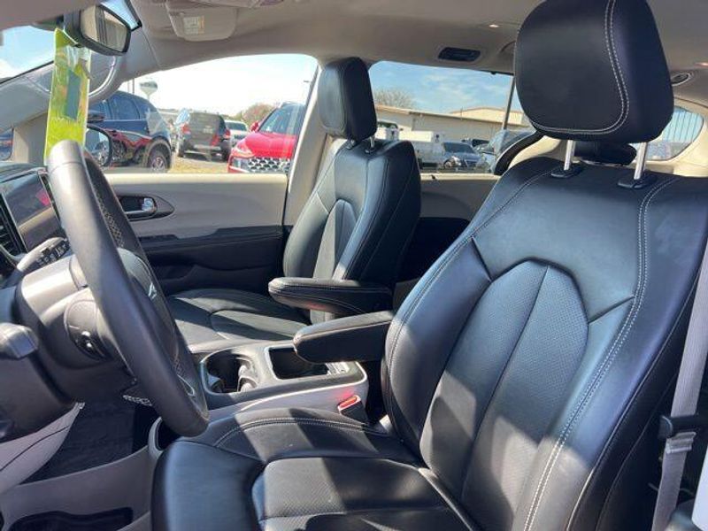 2023 Chrysler Pacifica Touring LImage 10