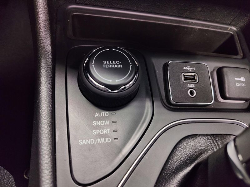 2021 Jeep Cherokee Limited High Altitude 4x4Image 25