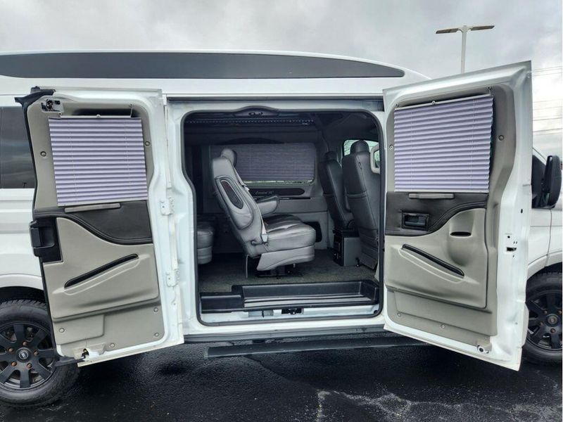 2019 Ford Transit-150 Image 39