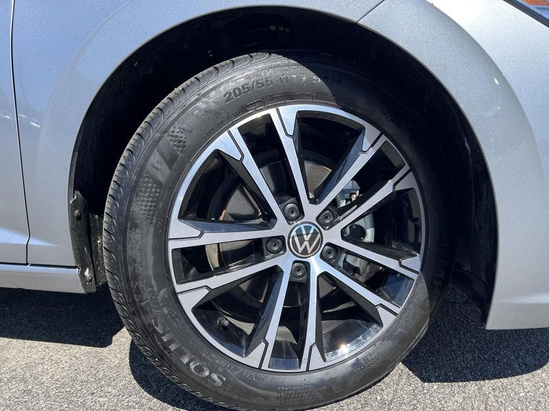 2024 Volkswagen Jetta Sport photo 2