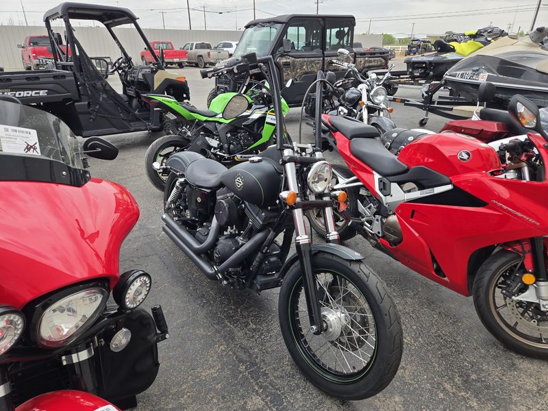 USED 2015 HARLEY DYNA STREET BOB Image 1