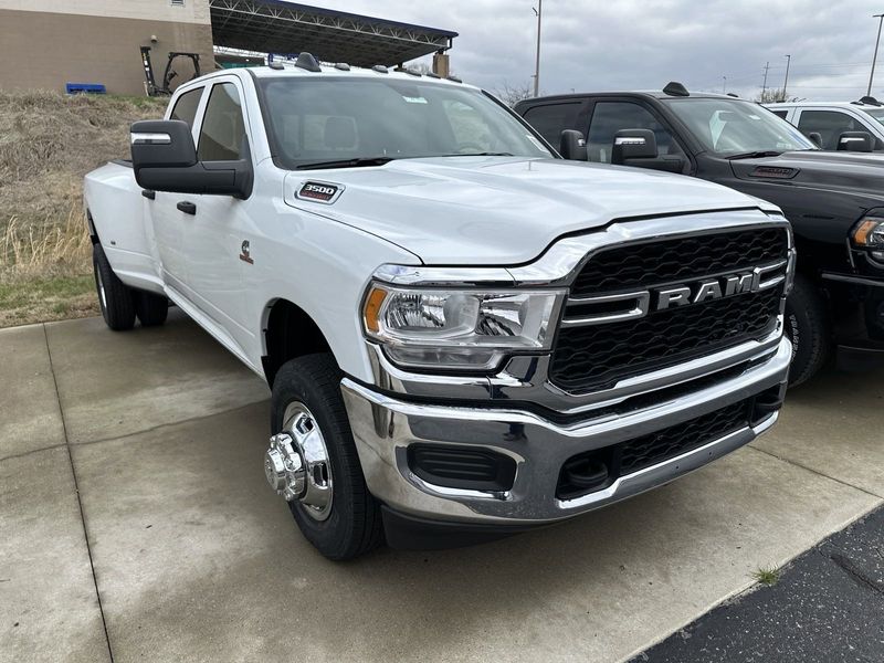 2024 RAM 3500 Tradesman Crew Cab 4x4 8