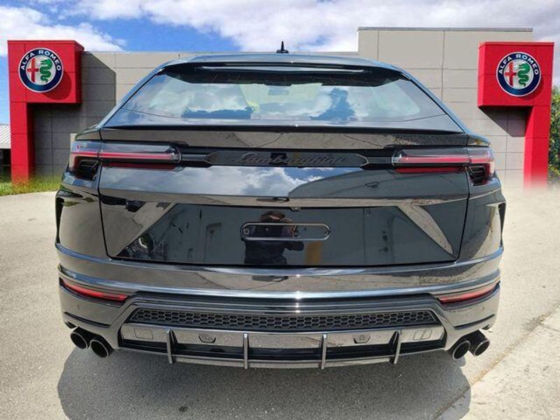 2020 Lamborghini Urus photo 4