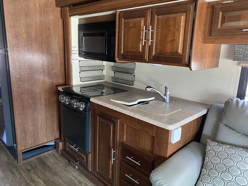 Used 2018 FOREST RIVER FR3 29DS Image 10