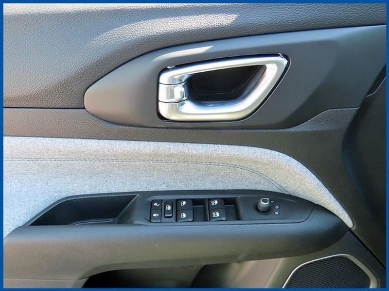 2023 Jeep Compass LatitudeImage 12