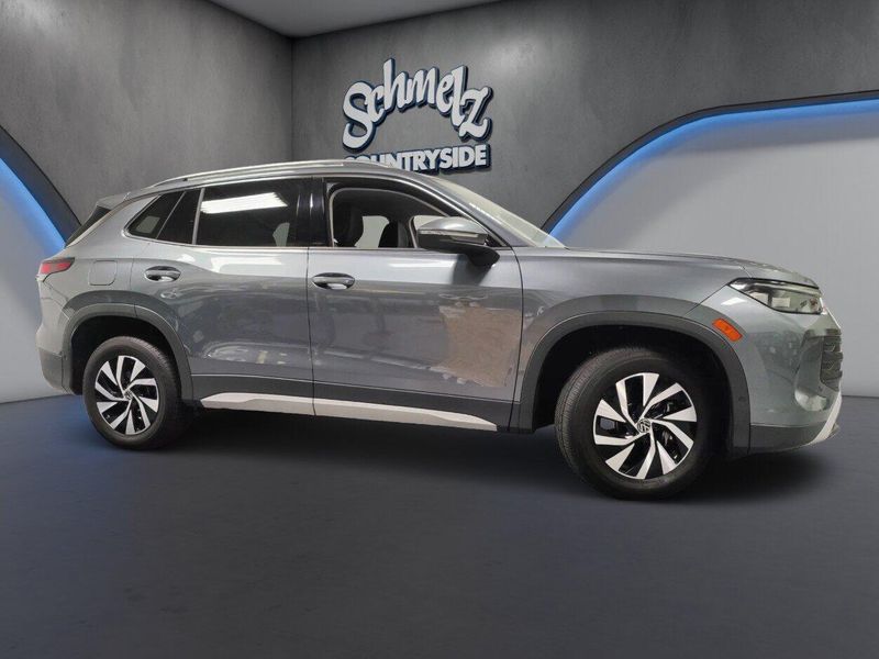 Used 2025 Volkswagen Tiguan S 4-Motion AWDImage 3