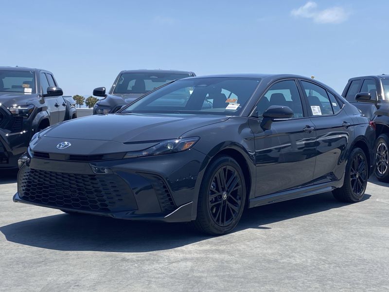 New 2025 Toyota Camry SEImage 6