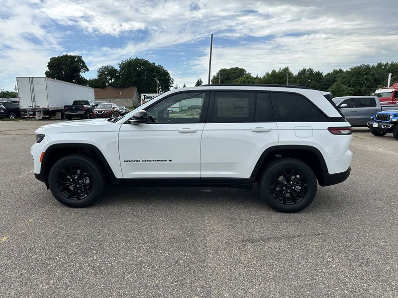 2024 Jeep Grand Cherokee Altitude X 4x4Image 5