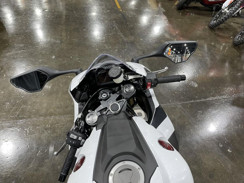 2025 Honda CBR1000RR Image 13