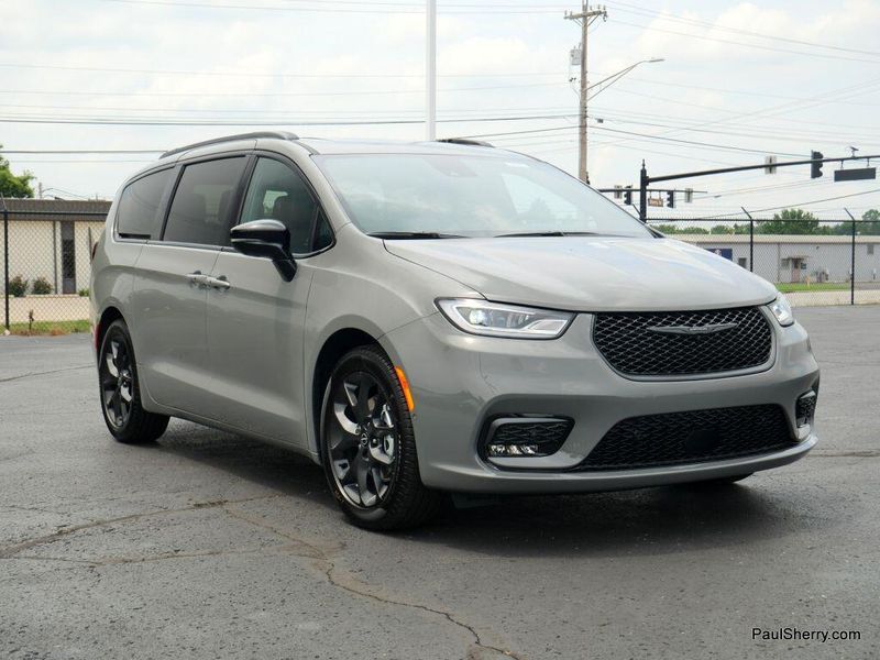 New 2025 Chrysler Pacifica LimitedImage 14