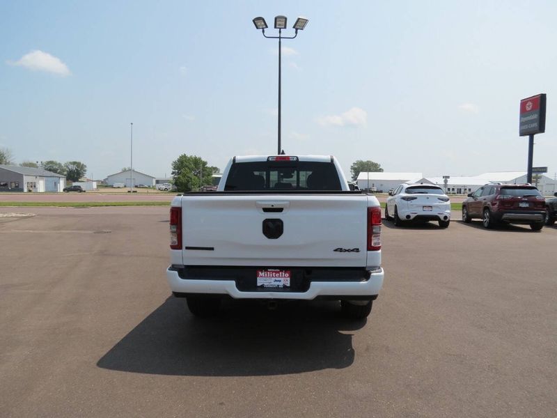 2022 RAM 1500 Big Horn 4x4 4dr Crew Cab 5.6 ft. SB PickupImage 6