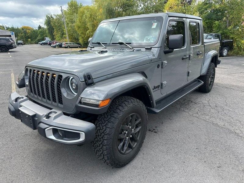 2021 Jeep Gladiator Sport photo 2