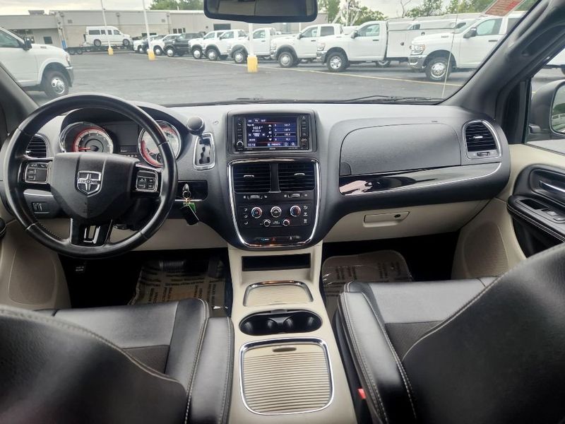 2019 Dodge Grand Caravan SXTImage 25