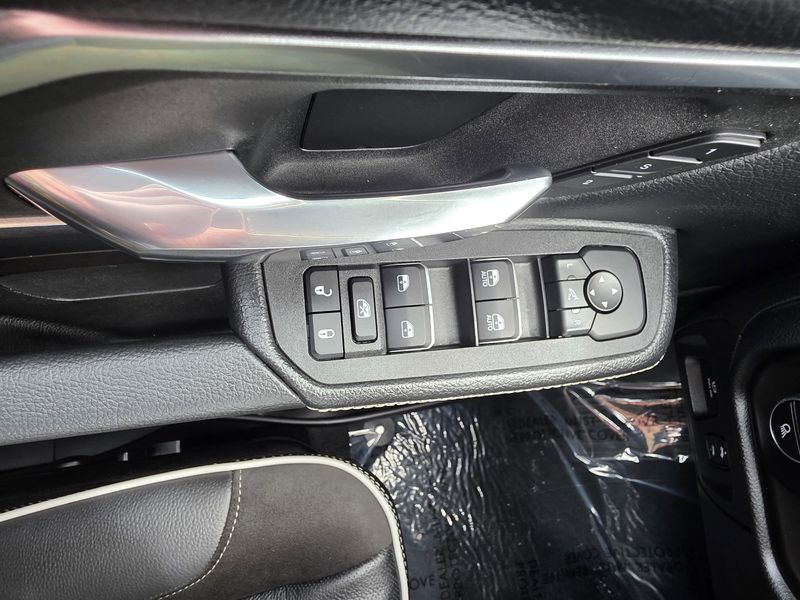 New 2025 RAM 1500 LaramieImage 23