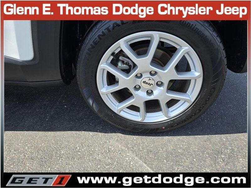 2023 Jeep Renegade Latitude Upland photo 32