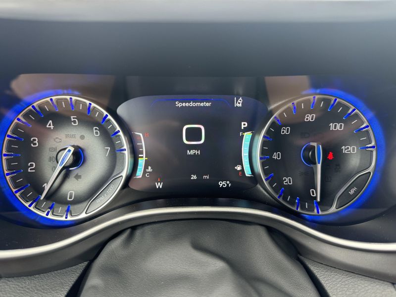 New 2025 Chrysler Pacifica SelectImage 16