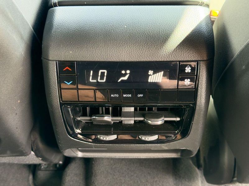 Used 2025 Jeep Grand Cherokee L LaredoImage 17