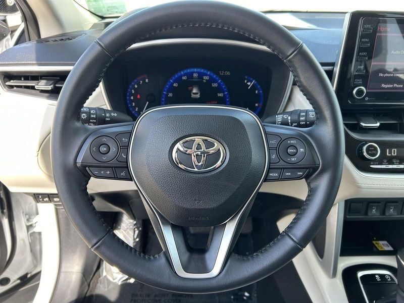 2022 Toyota Corolla Cross XLEImage 27