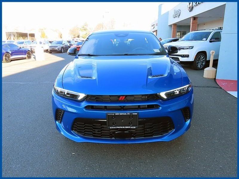 2024 Dodge Hornet R/T in a Blu Bayou exterior color and Blackinterior. Papas Jeep Ram In New Britain, CT 860-356-0523 papasjeepram.com 