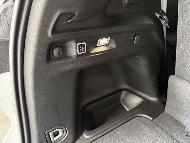 Used 2025 Jeep Grand Cherokee L LaredoImage 6