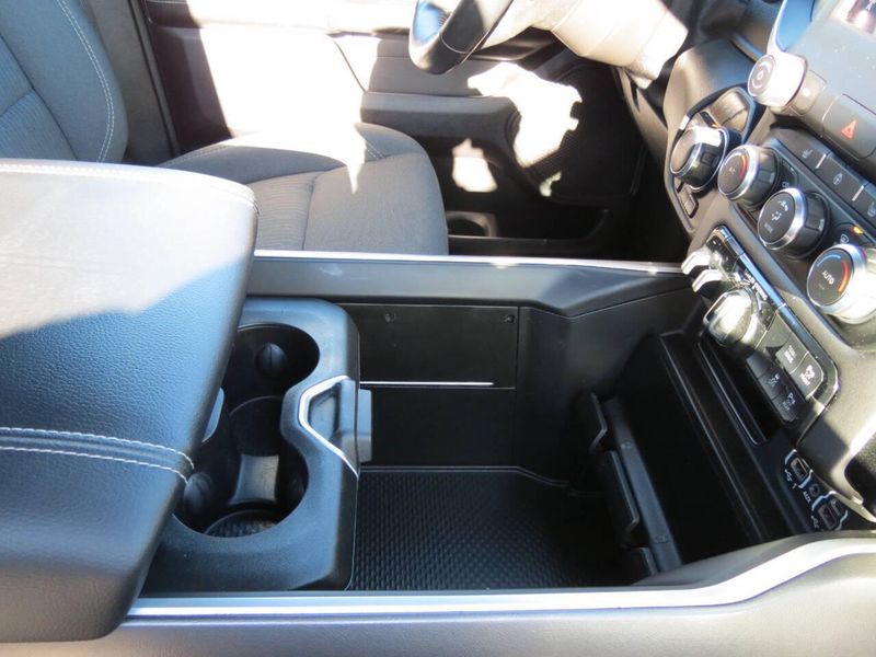 Used 2021 RAM 1500 Big Horn 4x4 4dr Crew Cab 5.6 ft. SB PickupImage 18