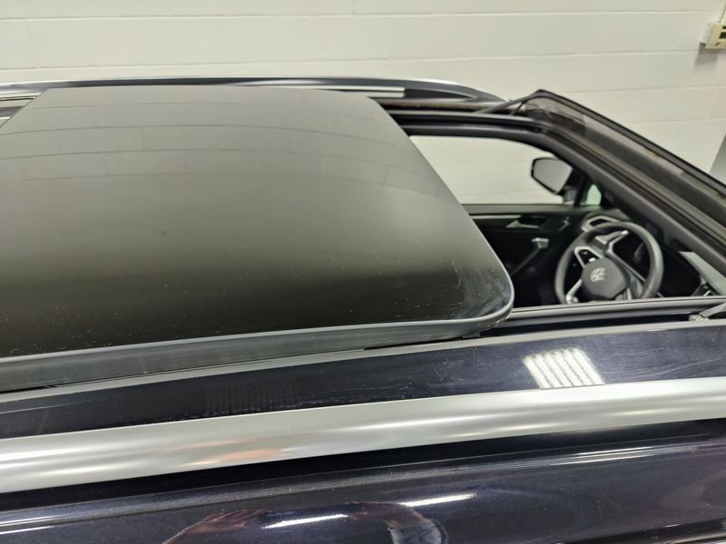 Used 2024 Volkswagen Tiguan AWD SEL R-Line w/Sunroof/NavImage 8