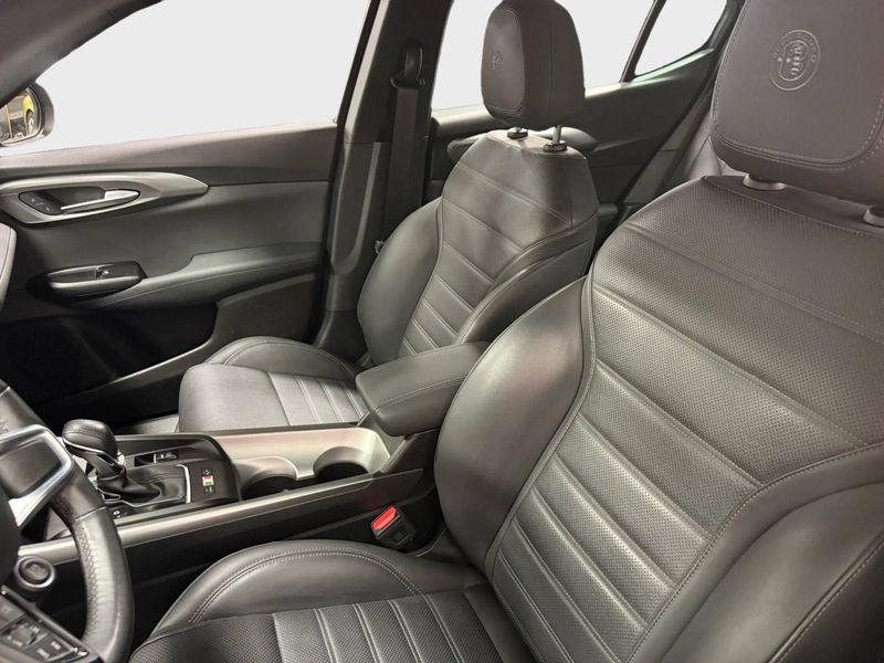 Used 2024 Alfa Romeo Tonale Ti Premium eAWD w/SunroofImage 4