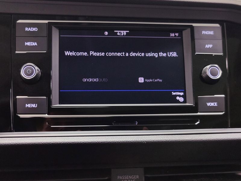 Used 2024 Volkswagen Jetta SE w/SunroofImage 19