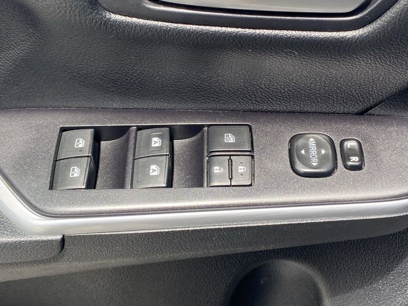 2016 Toyota Camry SEImage 19