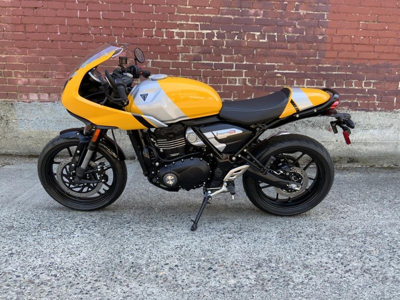 2026 Triumph THRUXTON 400