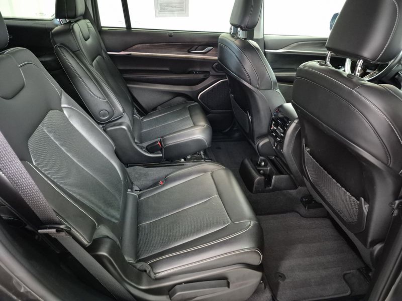 Used 2022 Jeep Grand Cherokee L LimitedImage 8