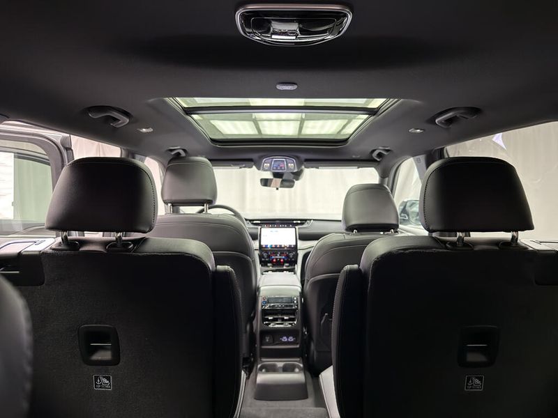 New 2025 Jeep Grand Cherokee L Limited 4x4Image 14