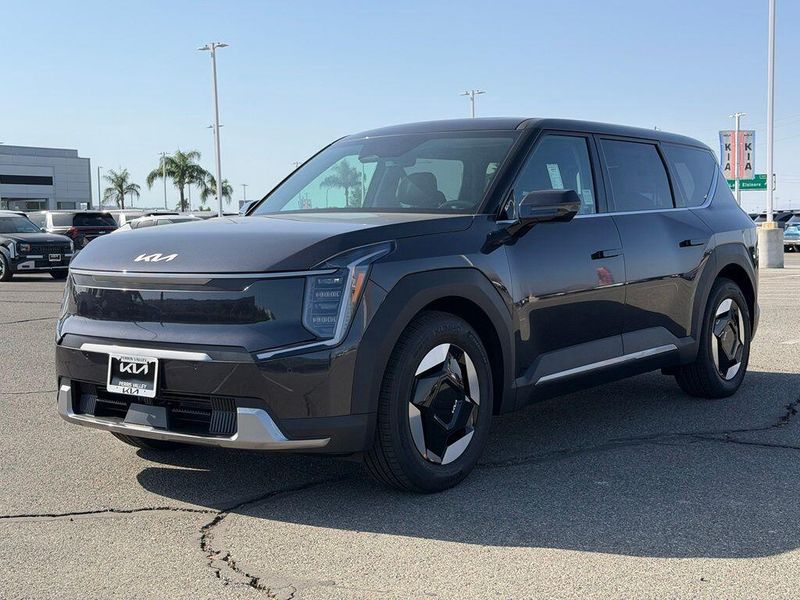 New 2026 Kia EV9 Light Long RangeImage 3