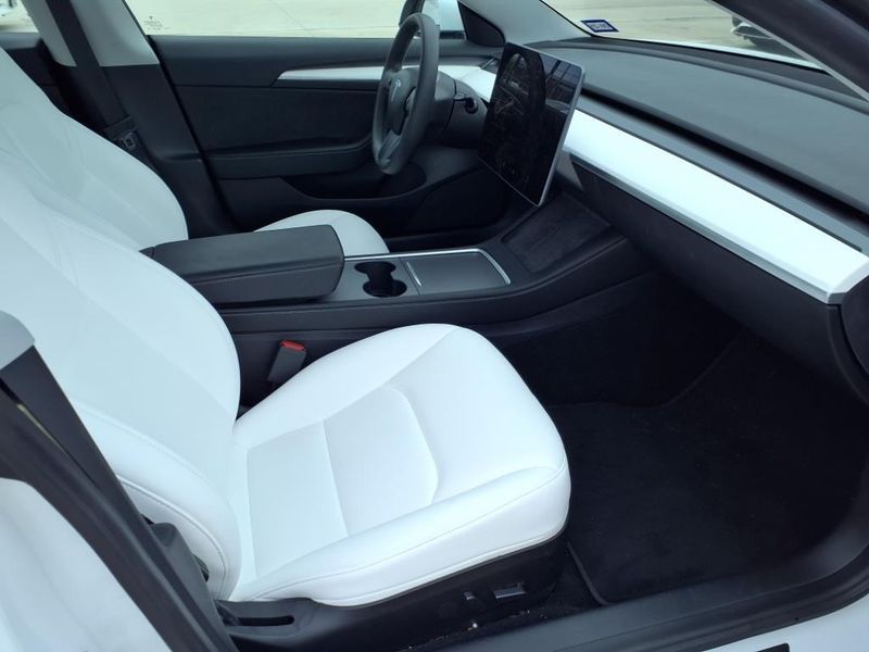 2021 Tesla Model 3 Long RangeImage 17