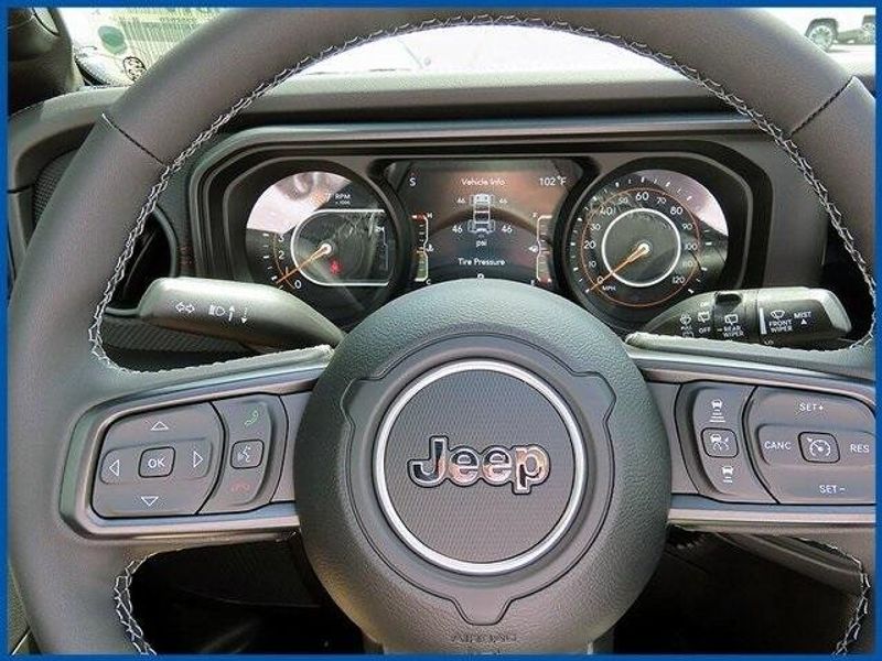 New 2025 Jeep Wrangler Rubicon XImage 16