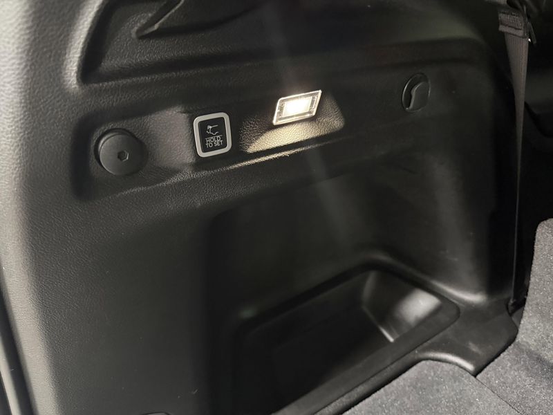 Used 2024 Jeep Grand Cherokee L LaredoImage 8