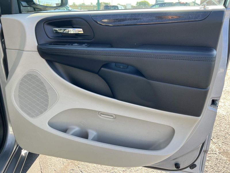 2015 Dodge Grand Caravan SXT photo 11