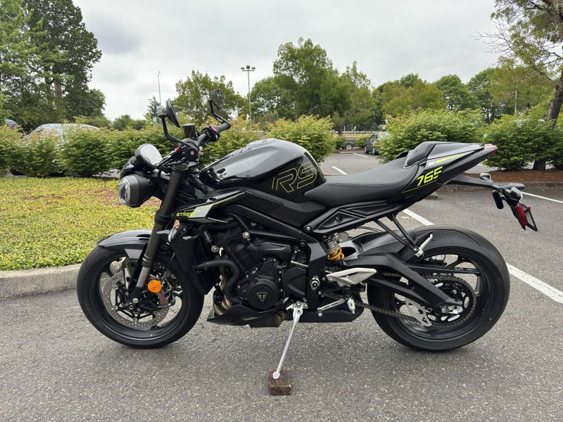 2025 Triumph Street Triple 765 RS - PHANTOM BLACK 