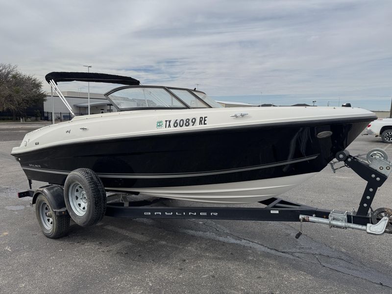 2019 BAYLINER VR4 Image 2