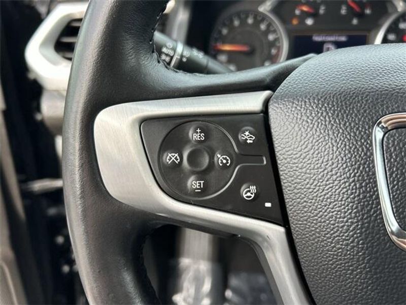 Used 2022 GMC Acadia SLTImage 23