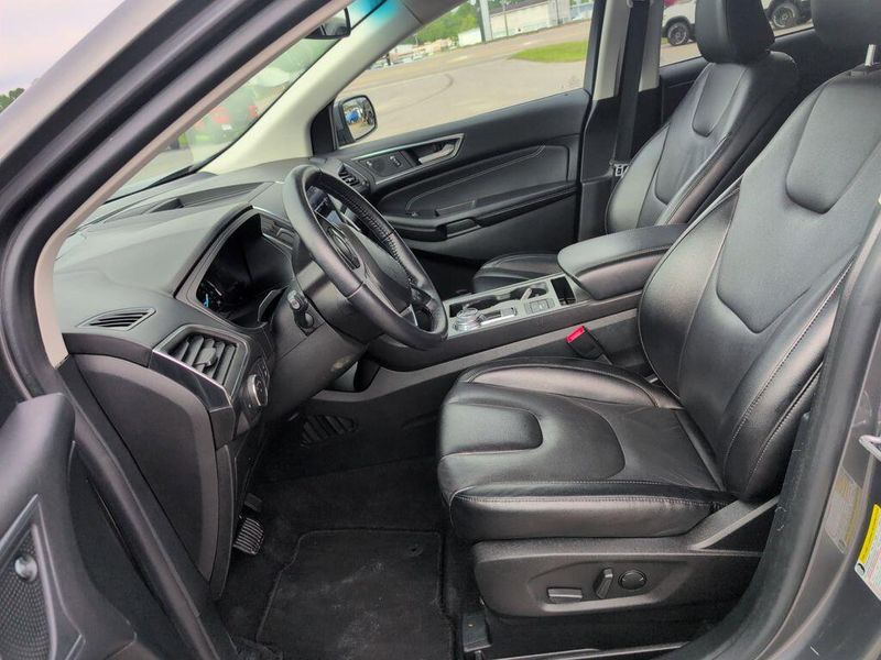 2022 Ford Edge TitaniumImage 10