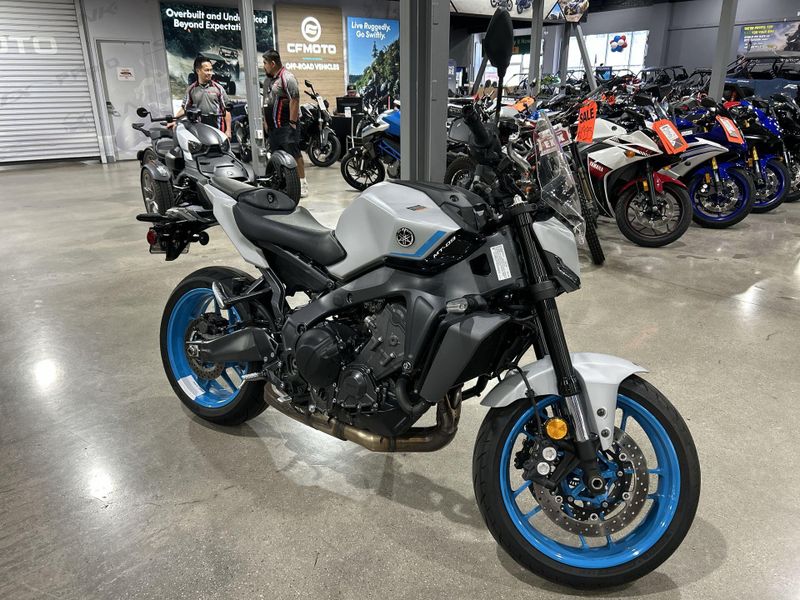Used 2025 Yamaha MT-09 Image 10