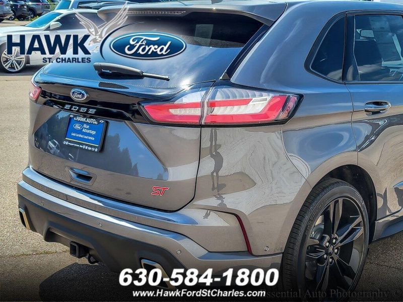 2022 Ford Edge ST photo 5