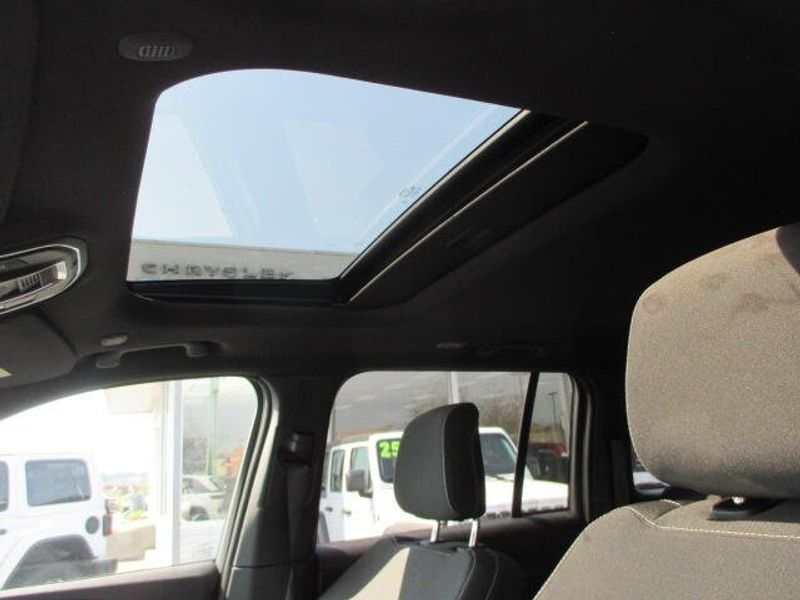 2025 Jeep Grand Cherokee Laredo X 4x4Image 18