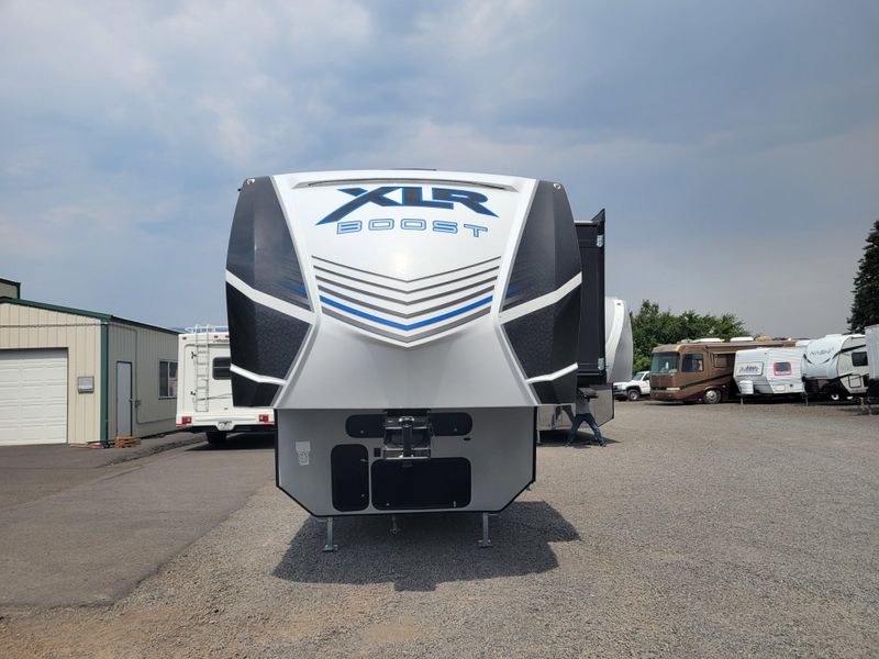 Used 2022 FOREST RIVER BOOST M-32RZR14 Image 8