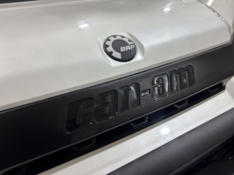 New 2027 Can-Am DEFENDER MAX LIMITED CAB HD11 Image 19